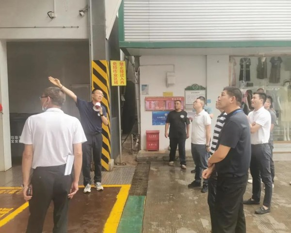 市领导实地考察智能除臭一体化系统 市领导实地考察智能除臭一体化系统