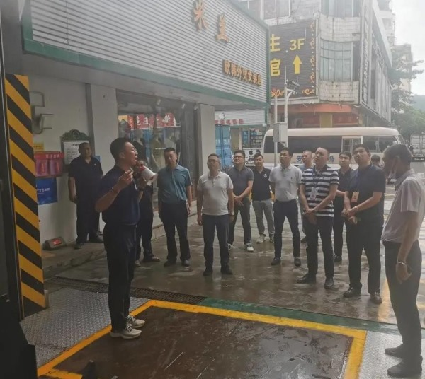 市领导实地考察智能除臭一体化系统 市领导实地考察智能除臭一体化系统