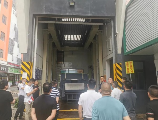 市领导实地考察智能除臭一体化系统 市领导实地考察智能除臭一体化系统